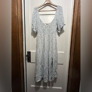 Sweetheart neckline short sleeve mocked midi dress with slit.